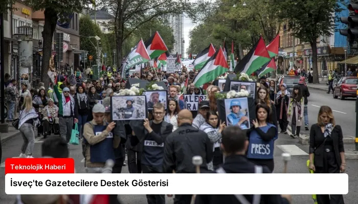 İsveç’te Gazetecilere Destek Gösterisi
